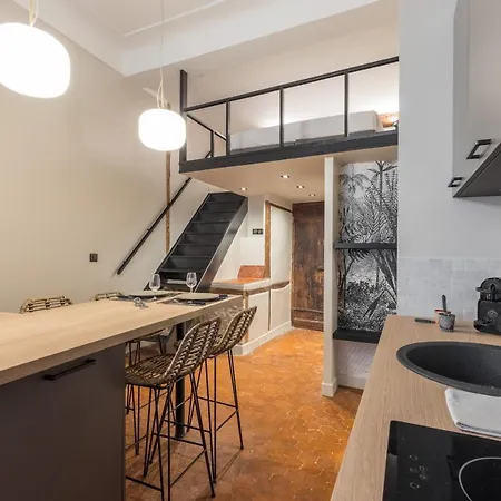 Charming 2 Bdr Old Town - Ac Apartment *