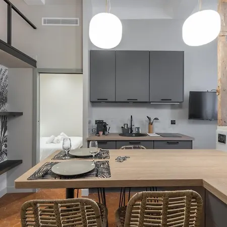 Charming 2 Bdr Old Town - Ac