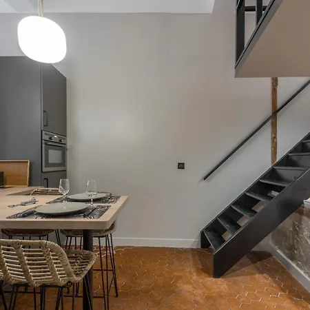 Charming 2 Bdr Old Town - Ac Apartment *